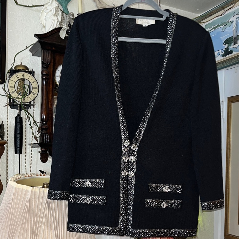 St. John Evening Black Garment Size 8 can’t go wrong with this !!!!